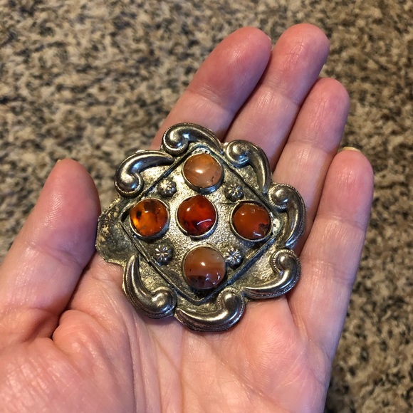 Vintage antique Scottish style white metal & stone brooch swirls - Picture 9 of 9